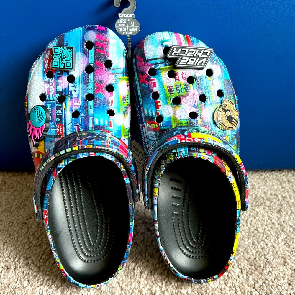 NWT Crocs “Cyber Nights” Clog m6/w8